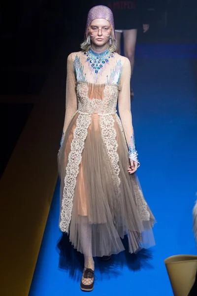 Look 29